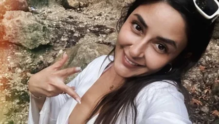 Melek Mosso makyajsız fotoğrafına gelen yorumlara sert çıktı!