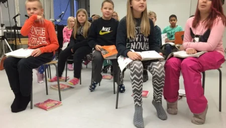 Finlandiya’da Öğrenciler Okula Ayakkabısız Gidiyor: Ayakkabısız Eğitim Kültürü