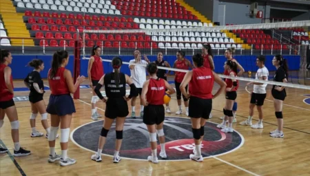 Denizli Büyükşehir Belediyespor, 10 transfer ve yeni başantrenörle Sultanlar Ligi hedefine kilitlendi