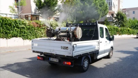Kartal’da 20 mahallede sivrisinek ve haşere ile mücadele çalışmaları yaz boyunca kesintisiz sürüyor